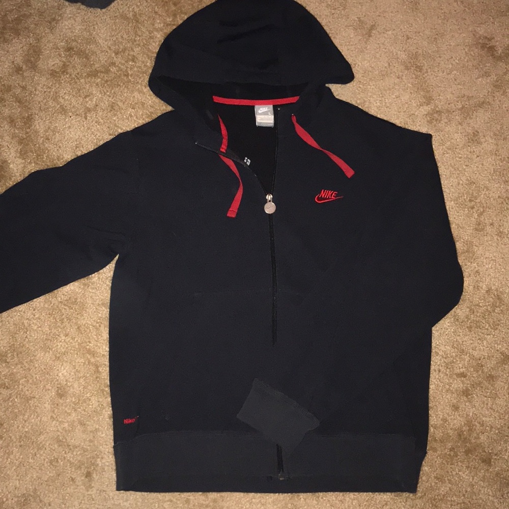 BLACK NIKE ZIP UP